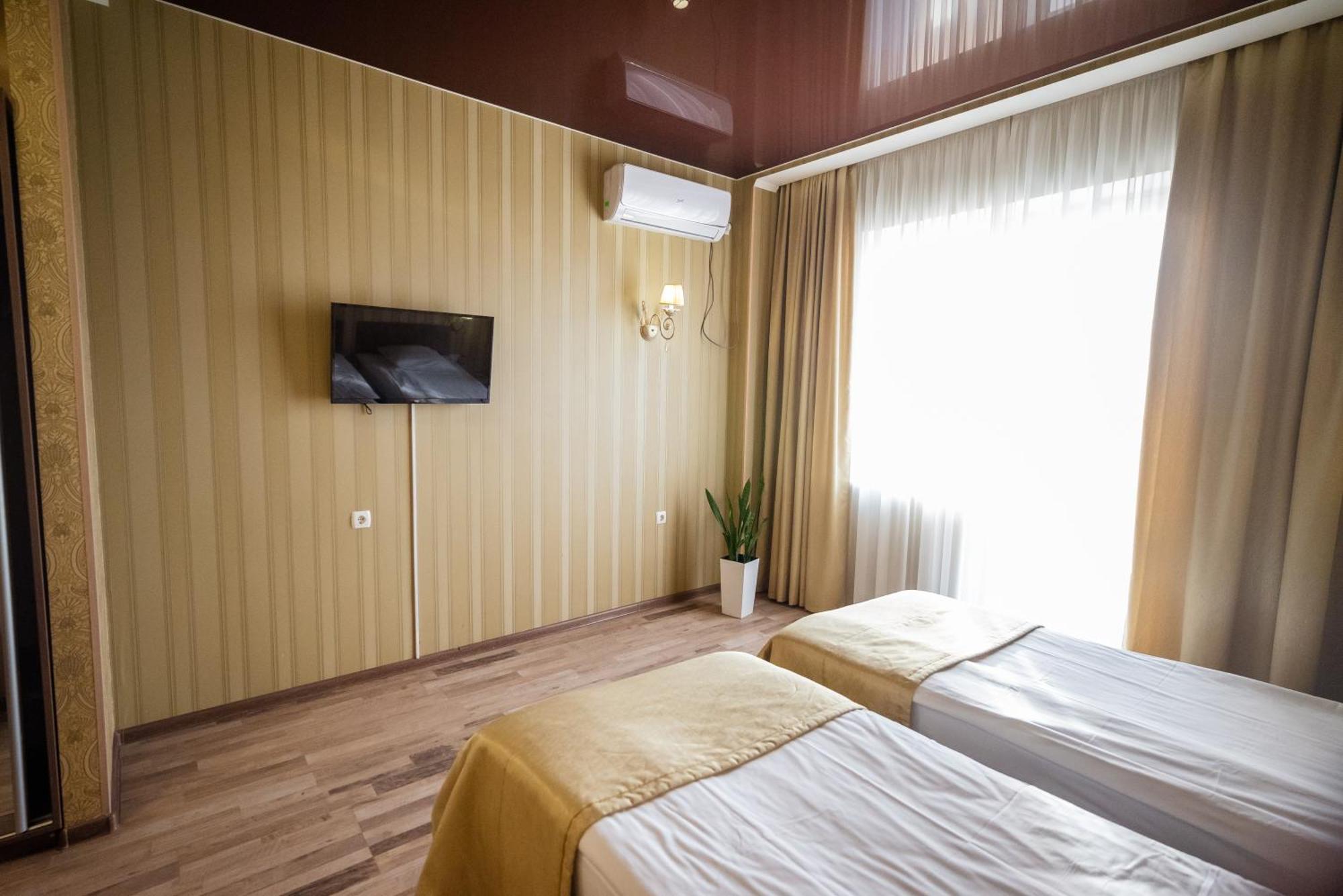 Hotel Butterfly Sadove Exteriör bild